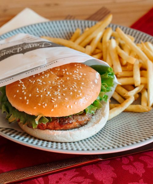 hamburger con patatine: piatti per sciatori al mottolino - Baita PantaRei Livigno